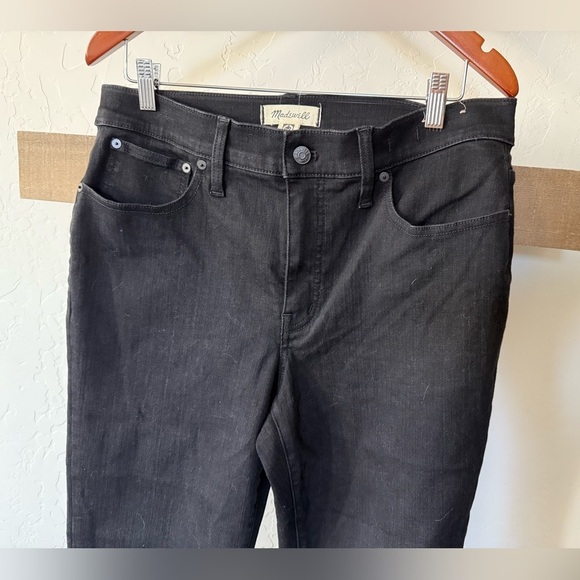 Madewell|Mid rise kick out jeans in solid black,size 31 tall•••Classic staple - Picture 8 of 16